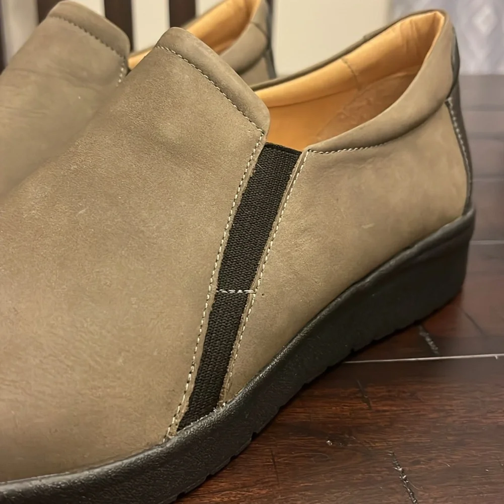 Samuel Hubbard Marin Slip-On Shoes Taupe Nubuck Brazil Women’s Size 9.5 W Wide
